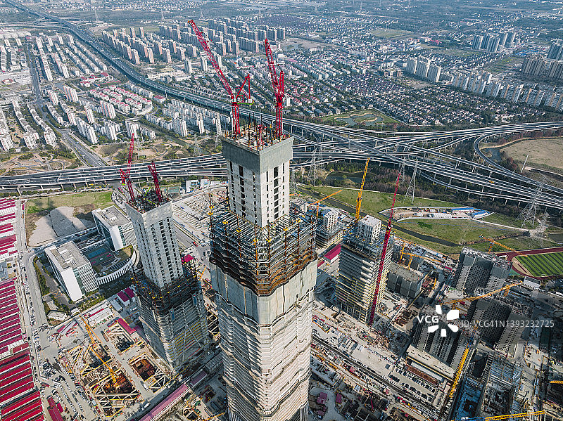 上海新地标建筑——张江门摩天大楼施工现场鸟瞰图图片素材