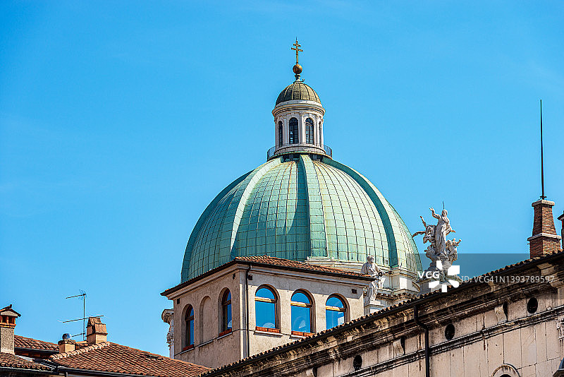 意大利伦巴第的布雷西亚市中心圣玛丽亚大教堂图片素材