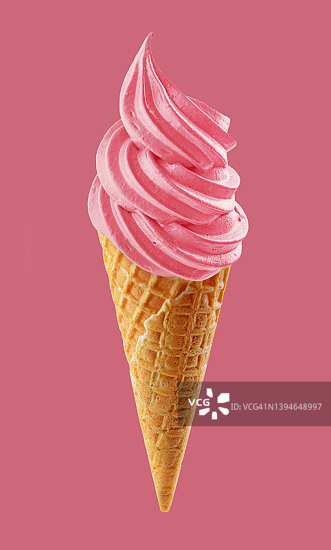 华夫筒里的粉色软冰淇淋图片素材