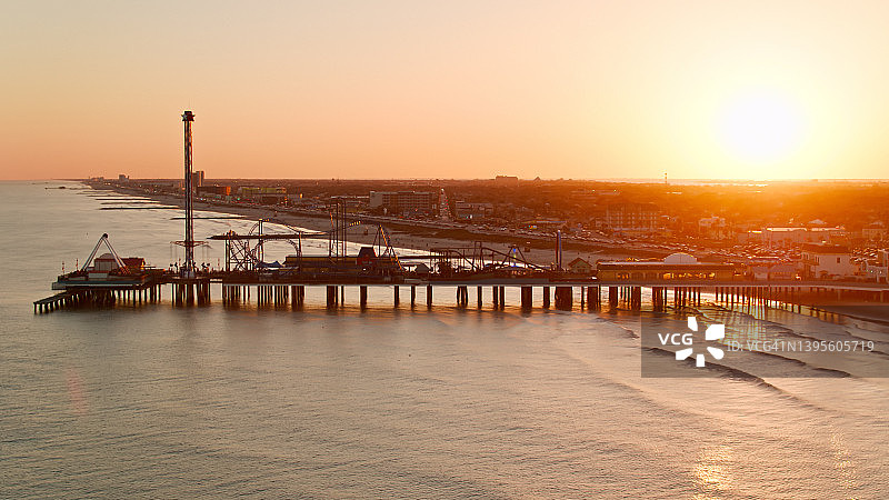 太阳落在加尔维斯顿码头后，德克萨斯-航拍图片素材