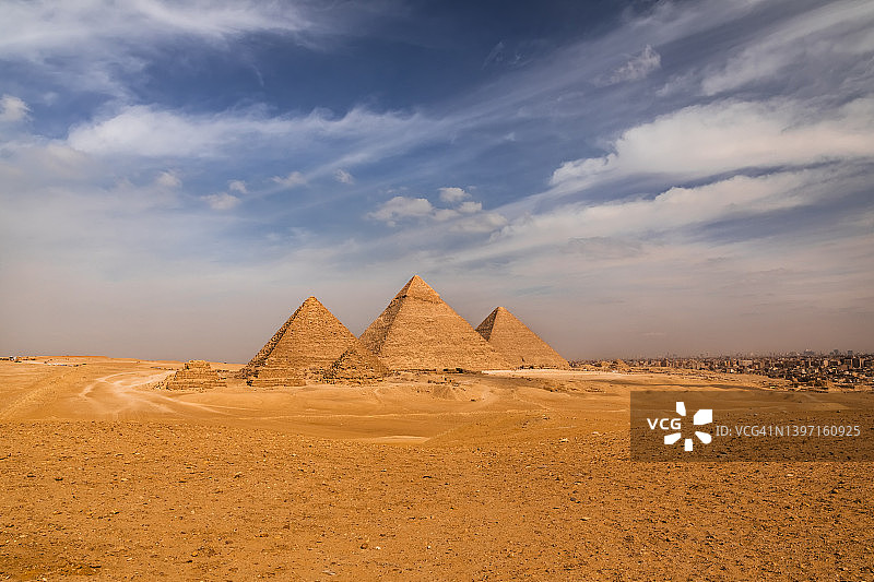 日落时分的胡夫大金字塔。埃及开罗吉萨图片素材