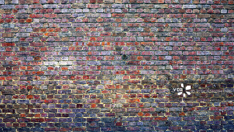 空荡荡的伦敦红砖墙，暗色风化图片素材
