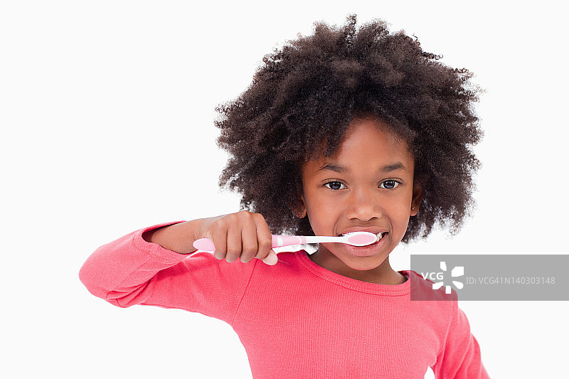 女孩正在刷牙图片素材