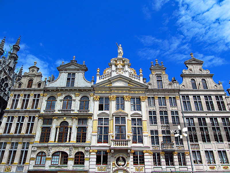 位于比利时布鲁塞尔大广场的五幢房子的新哥特式立面图片素材