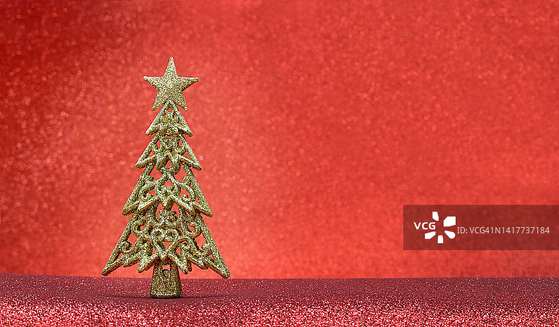 圣诞树上的红色背景闪光，闪光与文字的地方。新年。本空间图片素材