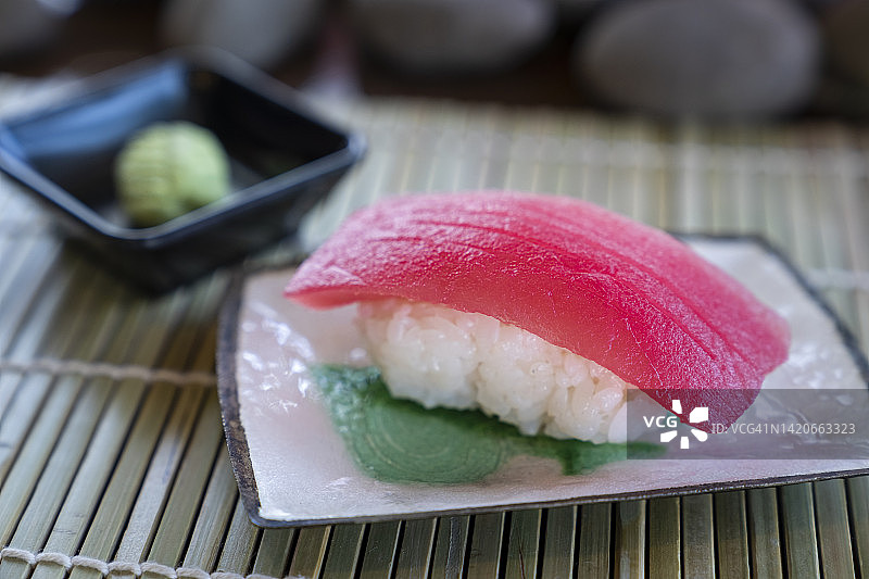 日本金枪鱼寿司图片素材
