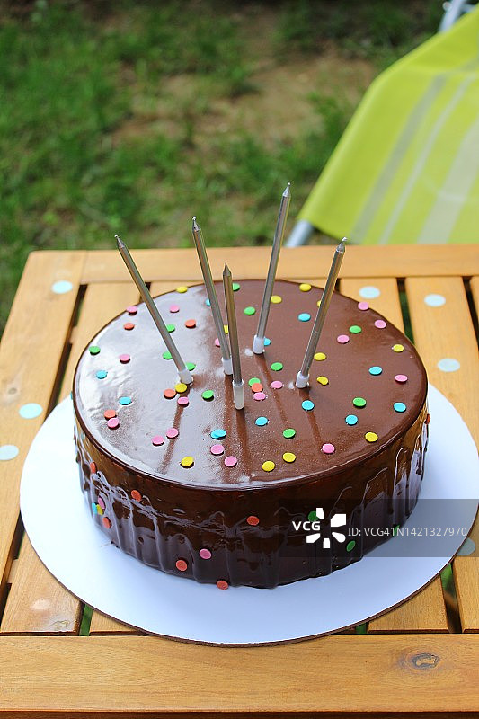 巧克力蛋糕配蜡烛图片素材