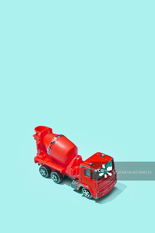 红色玩具搅拌车图片素材
