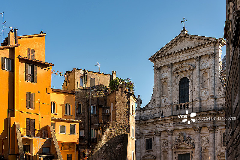 佛罗伦萨浸信会圣约翰教区教堂外，罗马，意大利图片素材
