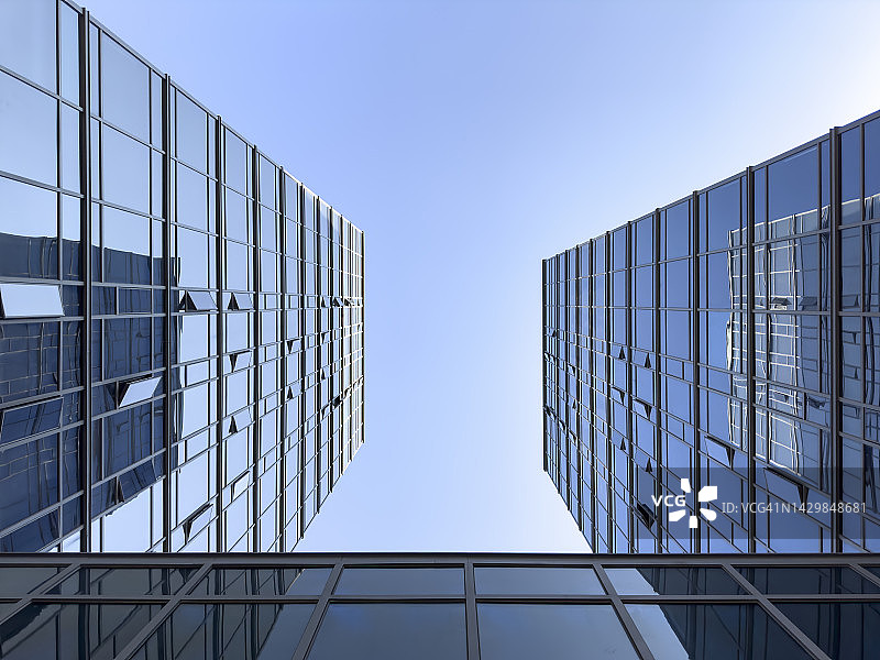 蓝天下的现代建筑立面图片素材