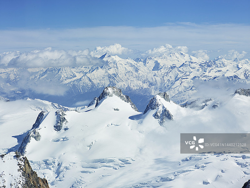 从勃朗峰附近的Aiguille du Midi俯瞰图片素材