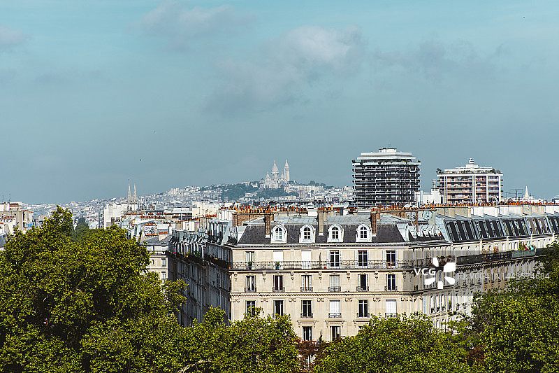 从远处的圣库尔俯瞰巴黎图片素材