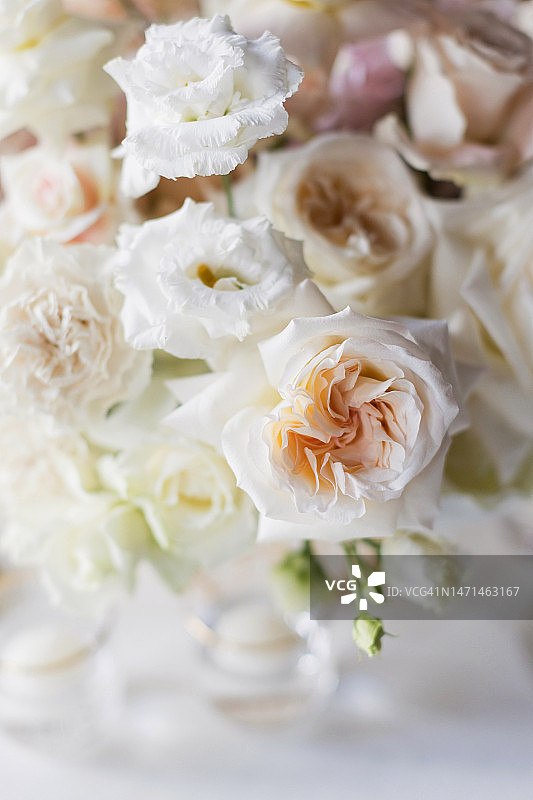 漂亮的白色花束和玫瑰图片素材