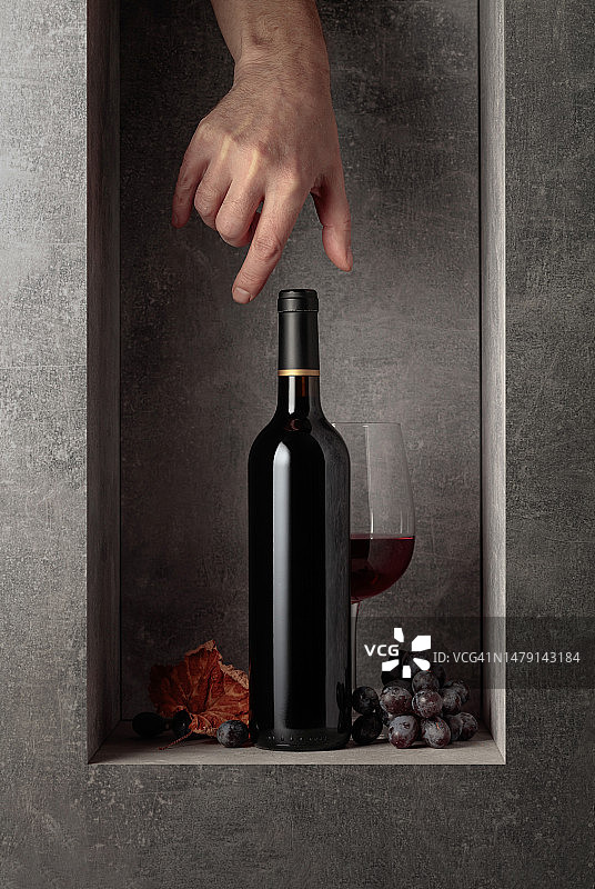 一瓶葡萄红酒。图片素材