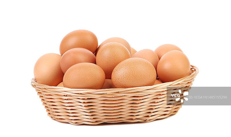 棕蛋在篮子里，白鸡蛋在摩尔多瓦图片素材