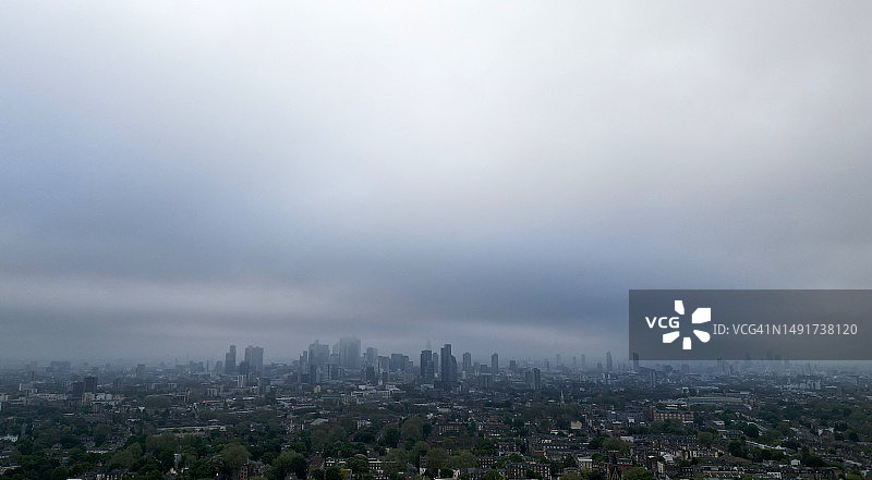 阴天的伦敦天际线图片素材