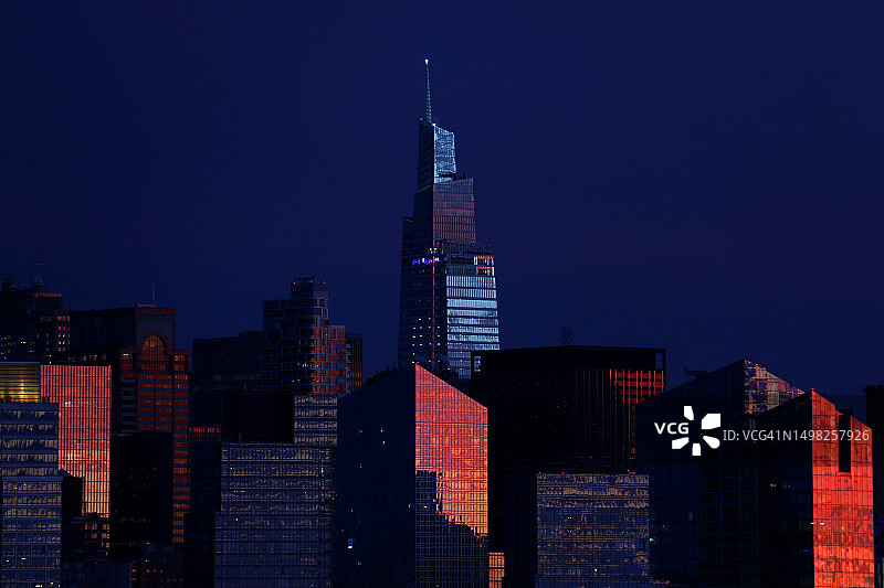 黄昏时的纽约天际线图片素材