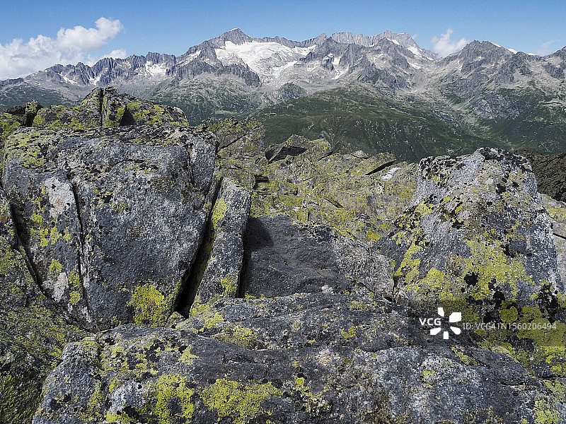 从gatscholalcke或圣哥达山口附近的Passo d'Orsirora (Passo del San Gottardo)观看盖伦斯托克山和蒂芬斯托克山与Sidelengletscher和tiefenglescher图片素材