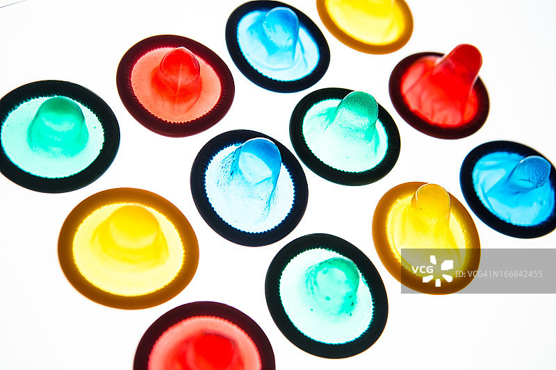 12个色彩鲜艳的避孕套图片素材