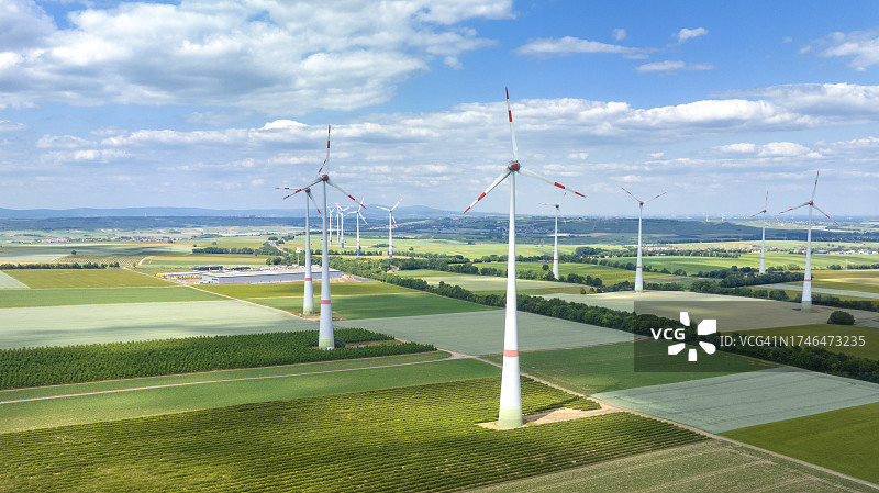 风力涡轮机公园鸟瞰图图片素材