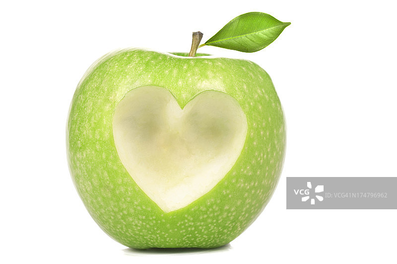 绿苹果上的心形图片素材