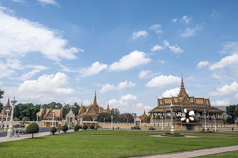 柬埔寨金边的皇家宫殿和银塔图片素材