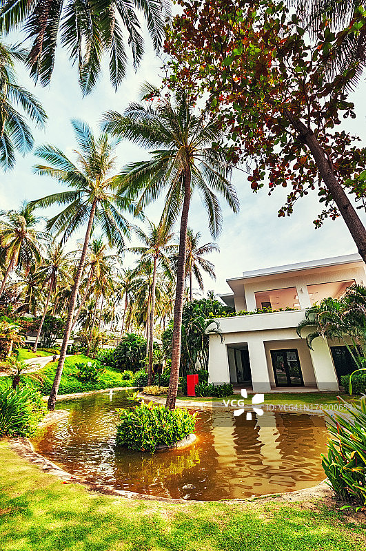 热带地区的豪华异国别墅图片素材