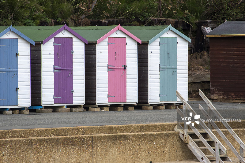 怀特岛色彩缤纷的海滩小屋图片素材