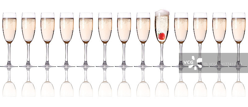 香槟配草莓圣诞鸡尾酒图片素材