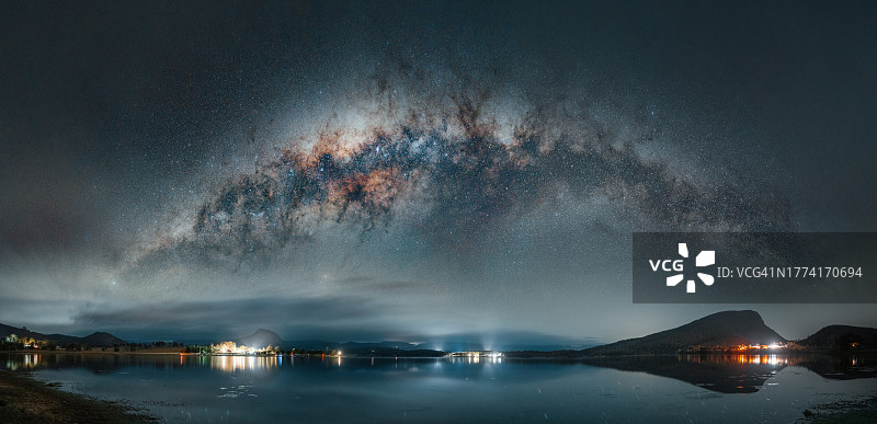位于澳大利亚昆士兰州穆格拉湖上的银河拱门图片素材