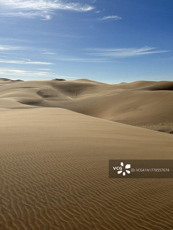 纳米比亚，沙漠映衬天空的美景图片素材