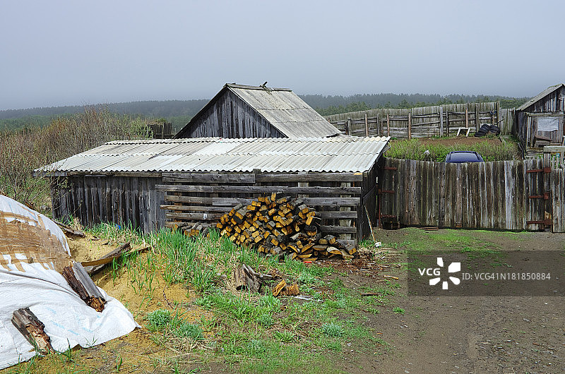 村里的木屋图片素材