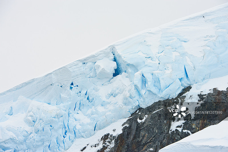 蓝色的冰川图片素材