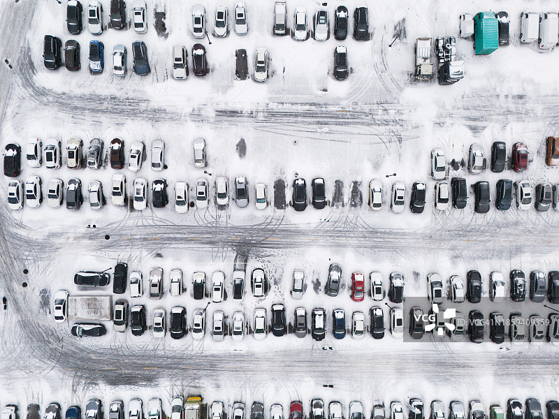 下雪的停车场图片素材