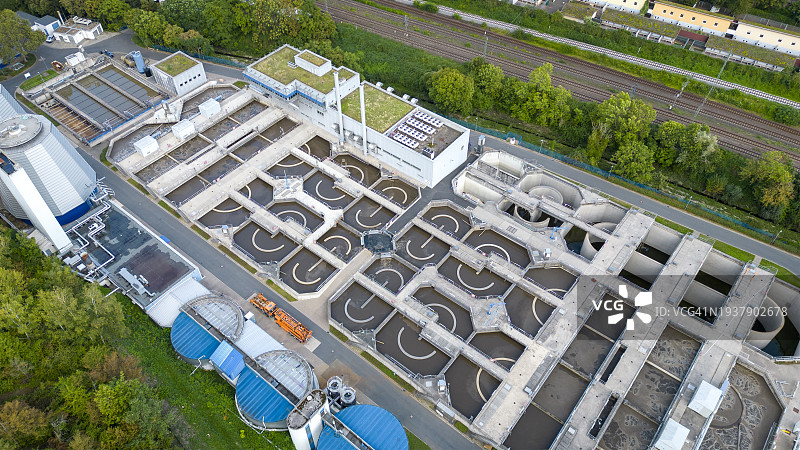 污水处理厂-废水净化，鸟瞰图图片素材
