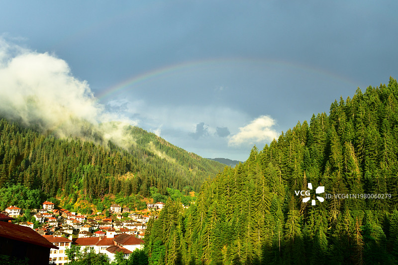 保加利亚，Shiroka湖上的彩虹图片素材