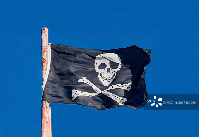 旗杆上挂着海盗旗图片素材