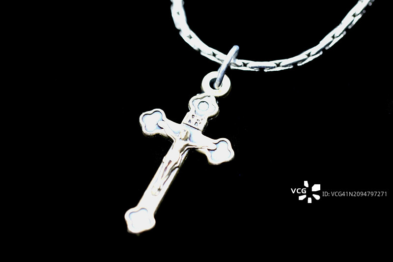 十字架项链和链条，银饰图片素材