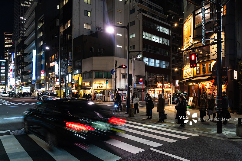 东京夜晚的街道图片素材