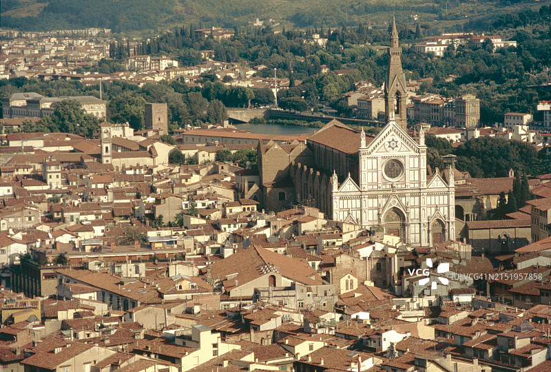 佛罗伦萨，佛罗伦萨，从乔托的钟楼上看到的圣十字大教堂图片素材