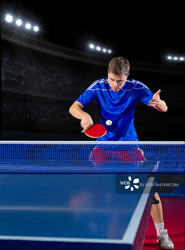 体育馆的乒乓球运动员图片素材