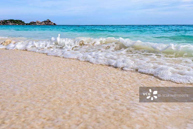 泰国Similan国家公园的海滩和海浪图片素材