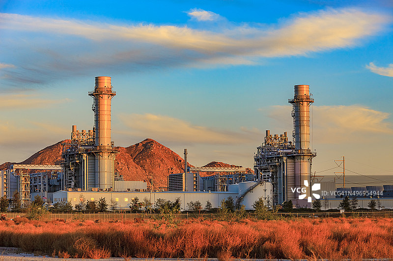 天然气燃气轮机发电厂，秋天，场，加利福尼亚州图片素材