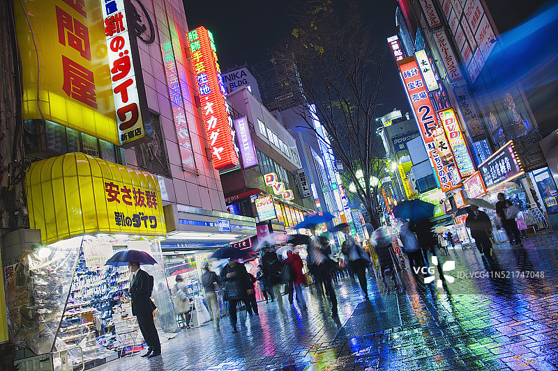 新宿的一个雨夜图片素材