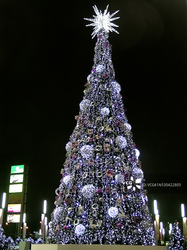 发光的圣诞树图片素材