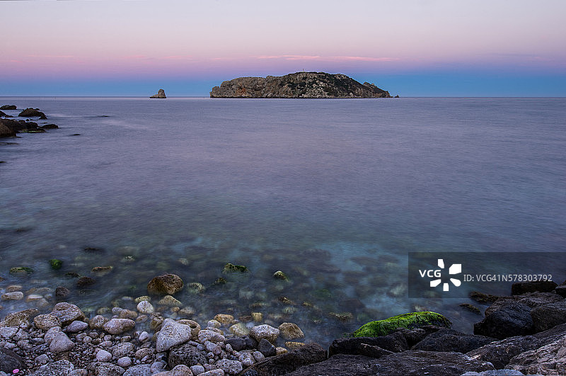 俄米底斯岛，俄米底斯布拉瓦岛，云雾朦胧，绿松石色图片素材