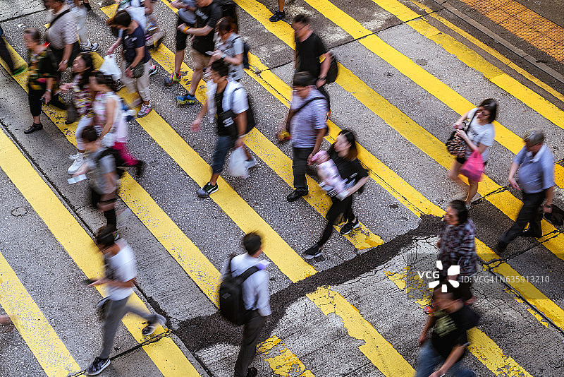 行人在香港过马路图片素材