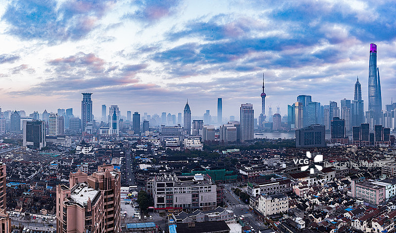 上海天际线与住宅区图片素材