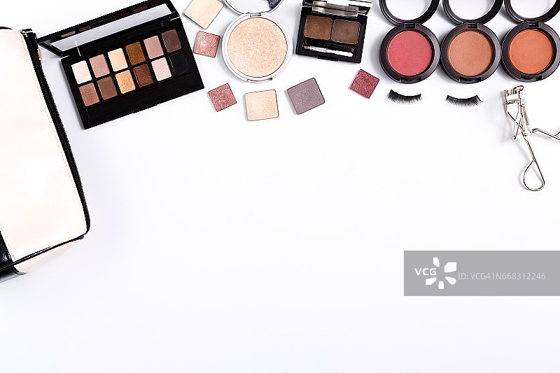 化妆化妆工具和化妆品基本框架背景，复制空间图片素材