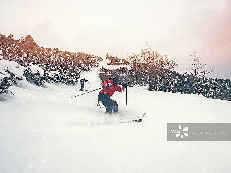 山上的滑雪者图片素材